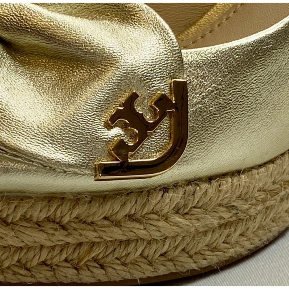 Tory Burch Gold Metallic Bow Peep Toe Wedge Espadrille Heels Women's 5 - Picture 2 of 11